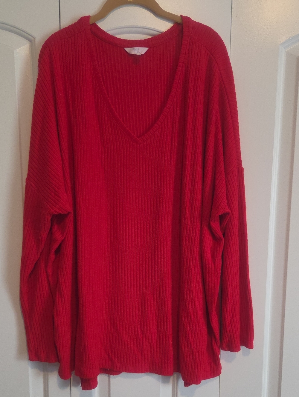 Time and Tru Womens Red Ribbed V-Neck Sweater